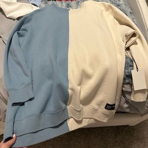 Social Tourist sweatshirt